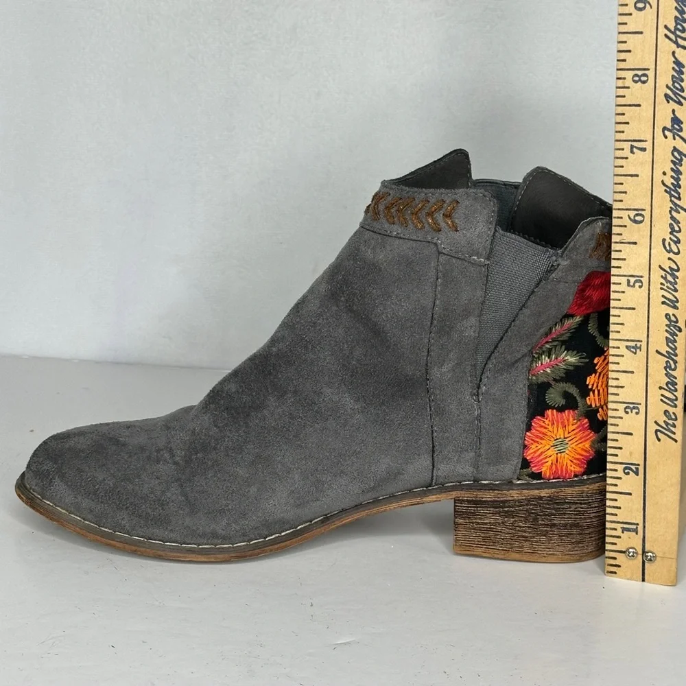 Tiara Topa-5 Gray Faux Suede Embroidered Ankle Booties Boho‎ Chic Sz 6.5 - Picture 9 of 9
